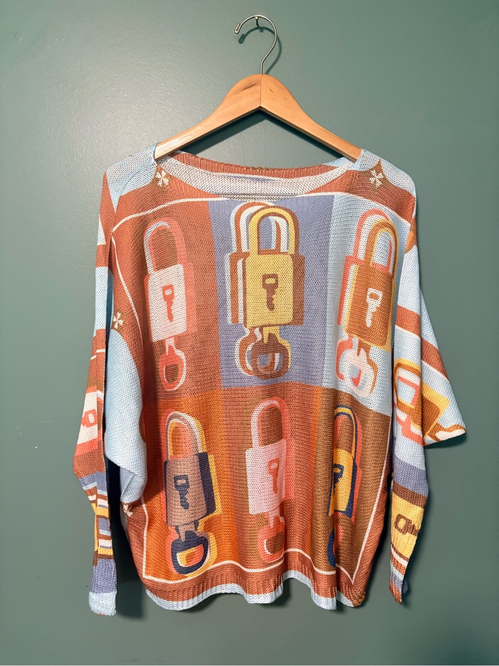 Women’s open knit sweater key pattern size M